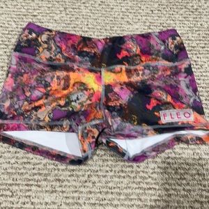 Fleo NWOT 3.25 multi color size Medium